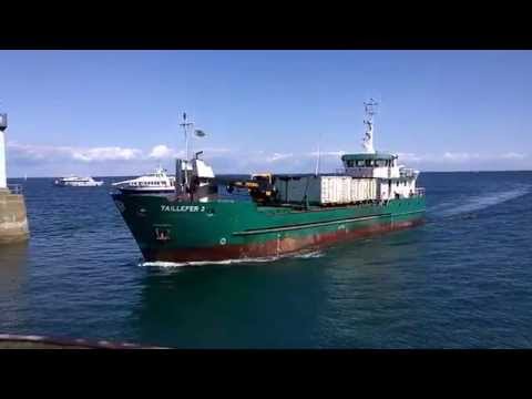 Belle Ile en mer . Arrivée du Taillefer 3 dans le port de Palais .