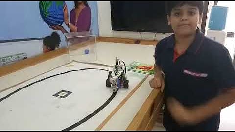 Lego Line Follower Robot - Divij Shah- RFL Ahmedabad(8980172306)