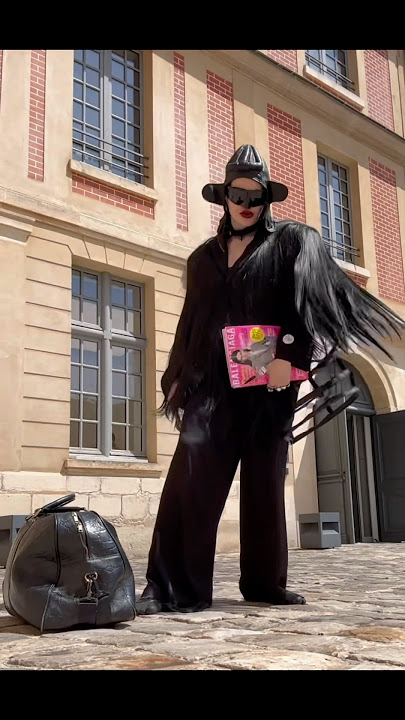 pose swag #swag #streetstyle #fashionvibes #paris #balenciaga #fashionweek #couture #fashion