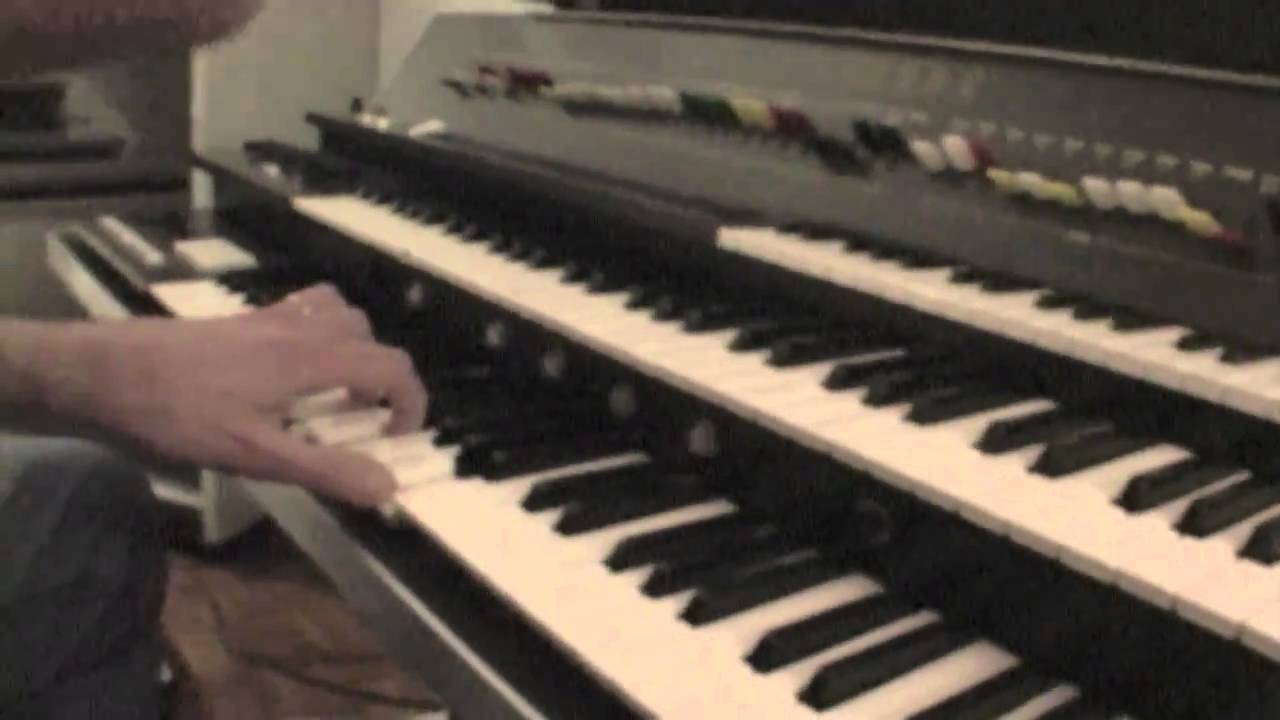 Miguel Kertsman Demonstrates the legendary Yamaha EX-42 Electone