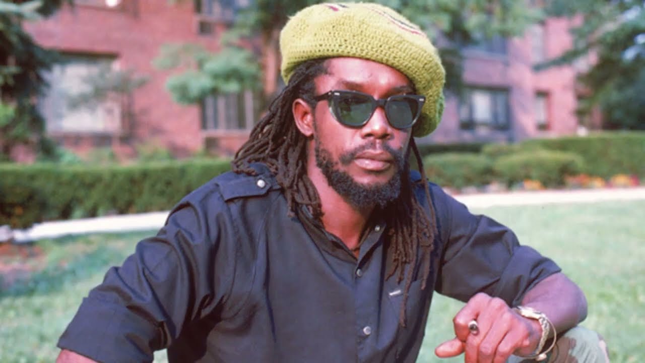 Peter Tosh LEGALIZE IT (lyrics)