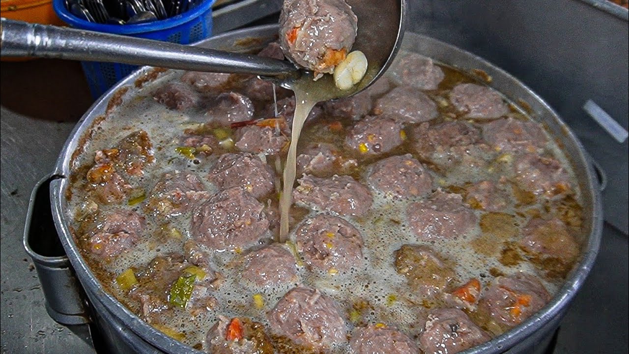 BAKSO PALING TERKENAL DI SIDOARJO BELUM BUKA SUDAH DITUNGGU PEMBELINYA