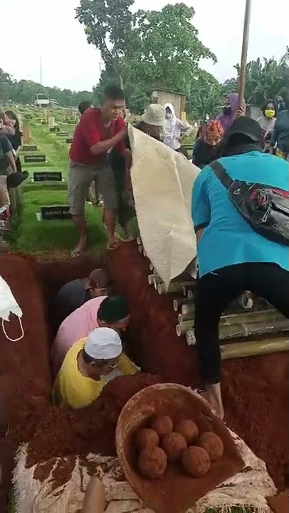 detik detik jenasah di masukin ke liang lahat #shorts