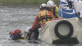 長良川鵜飼のシーズンを前に水難救助訓練　船やヘリで溺れた人を救出