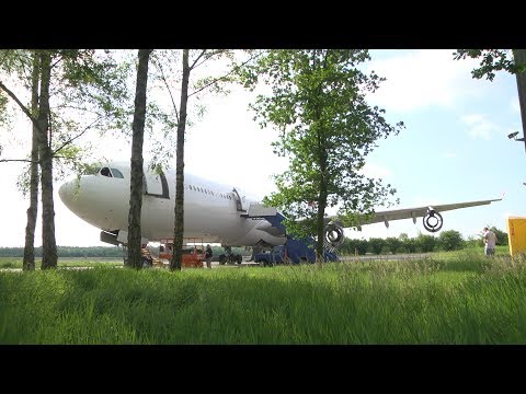 Reportage: Ontmanteling Airbus begonnen op Twente Airport (TV Enschede)