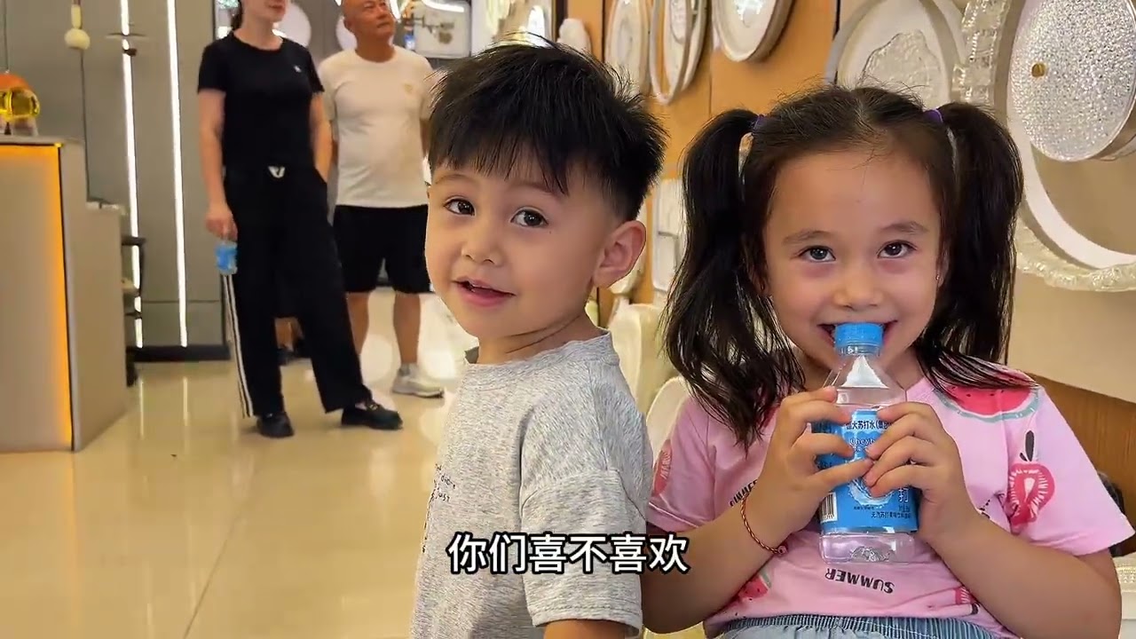 中国婆婆用存款资助装修，外国媳妇被感动孩子们开心买到心仪灯饰 #纪录美好生活 #中国婆婆和外国儿媳扎拉#新家装修