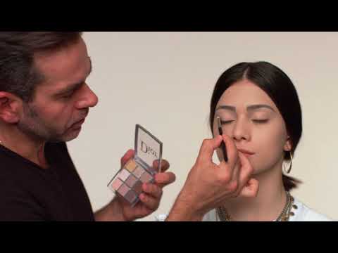 Vídeo: Projeto De Arte: Bella Hadid Experimenta Os Looks Da Coleção De Maquiagem De Verão Da Dior