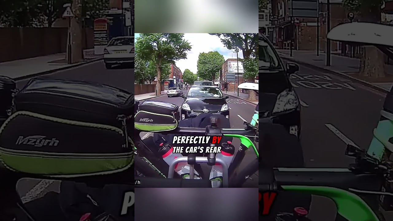 Boldest thief caught on rear-view camera!