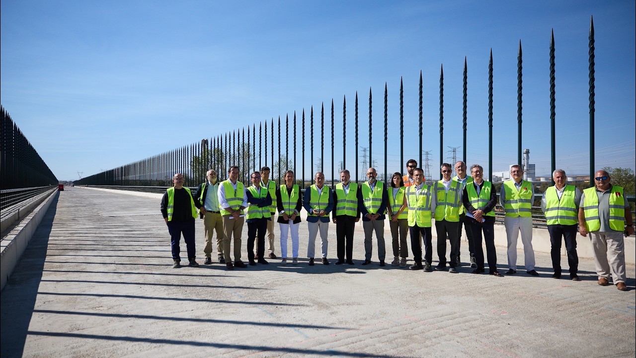 El consejero Chivite visita las obras del viaducto del Ebro en Castejón con el secretario de Estado