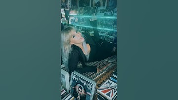 LISTEN ON YOUR FAVORITE STREAMING PLATFORMS! #songwritersanthem #stevielynne #letmeplay