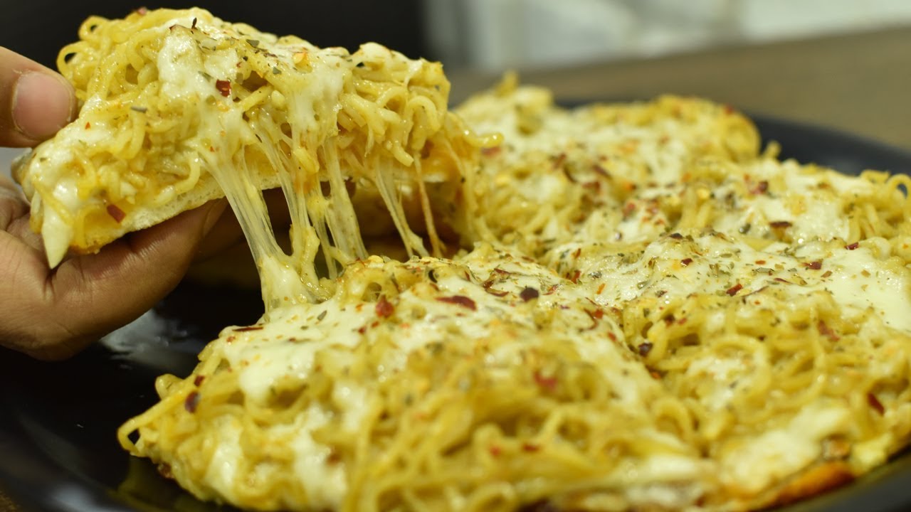 MAGGI + PIZZA = MAGGIZZA | Cheesiest Pizza Ever | Indian Street Food | Aamchi Mumbai