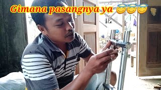 cara memasang handle pintu baut tembus