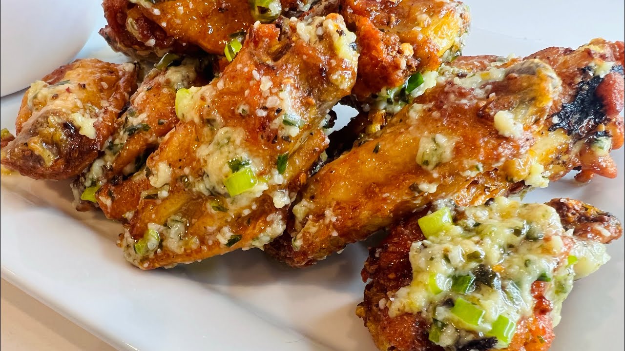 CRISPY GARLIC & BASIL PARM CHICKEN WINGS 🧄🌿🐓