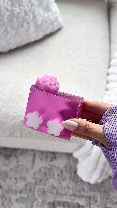 DIY spring soap 🌸🫧 pt.2 #spring #asmr #aesthetic #soapmaking #satisfying #flowers #clean #soap