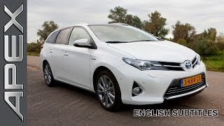 Toyota Auris Hybrid Touring Sports boot detailled