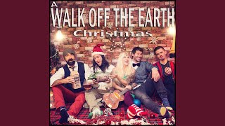 Video thumbnail of "Walk Off The Earth - Feliz Navidad"