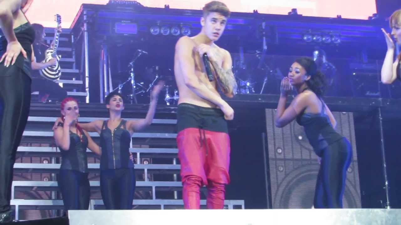 Justin Bieber Believe Tour- Baby SHIRTLESS