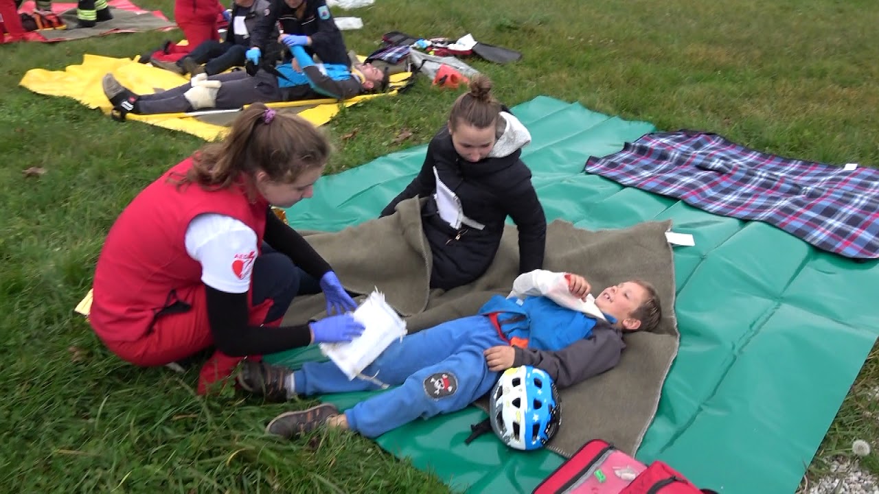 TEHNIČNO REŠEVANJE PRI PROMETNI NESREČI  CZR DOMŽALE IN PGD STUDENEC, 4  11  2017