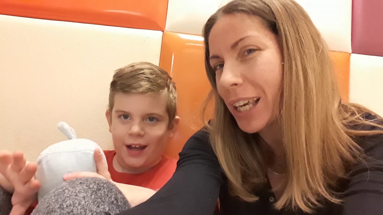 Uvod - What's your name? How old are you? - Engleski za decu