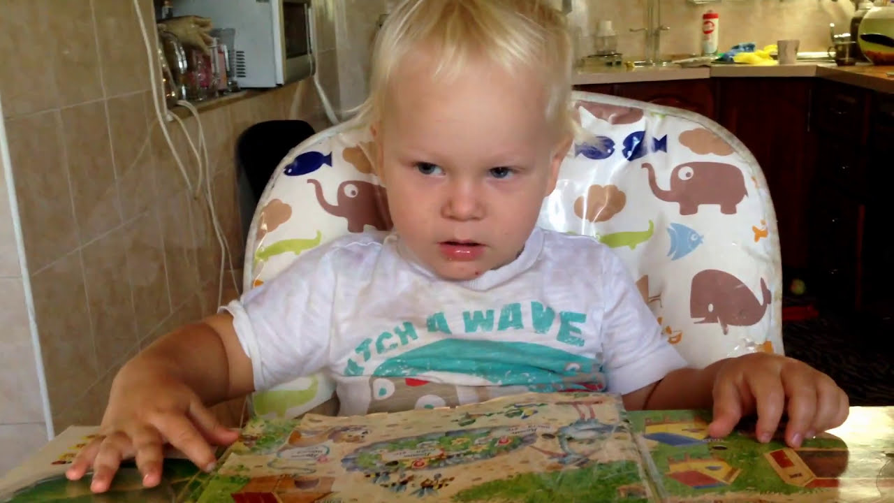 ребенок 1 год. детские игрушки до года. картинки с детками. ребенку 1 год 7 месяцев. малыш 6 месяцев сидит.