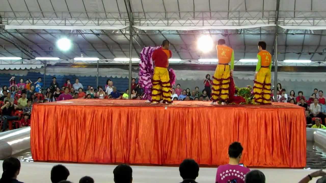 Soaring Lions Over Water 2013  舞獅水上擂台賽 27-01-2013