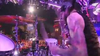 Ozzy Osbourne Performs Let Me Hear You Scream live
