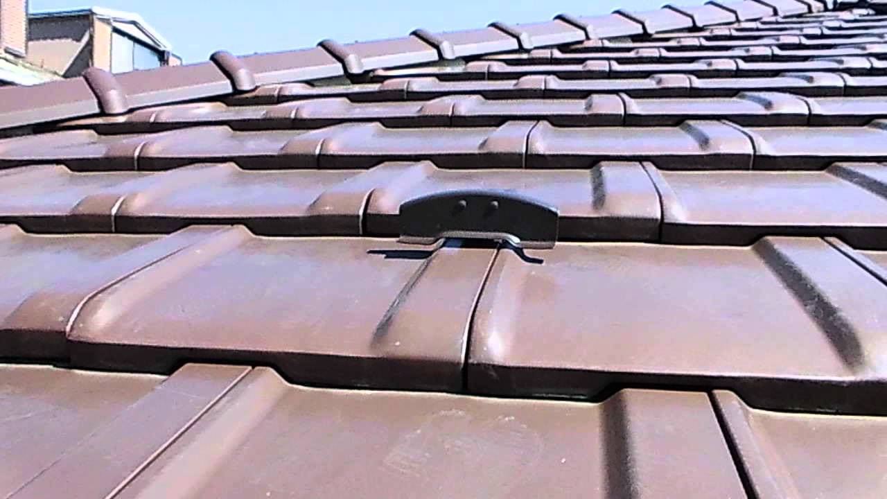 瓦屋根 後付雪止め金具 取付中１ サン建設 Youtube