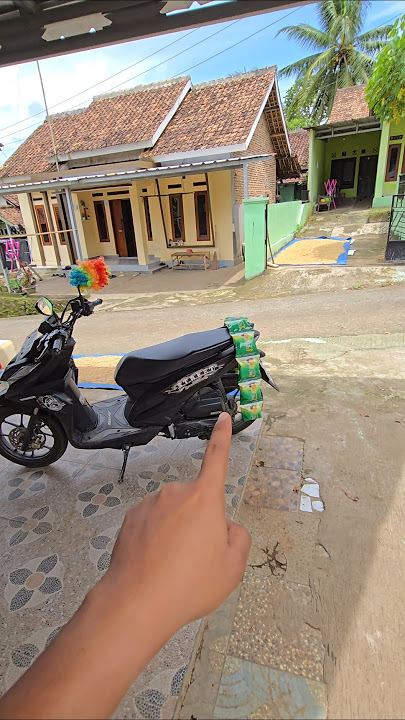 Why are Fajar snacks on the motorbike? #trendingshorts