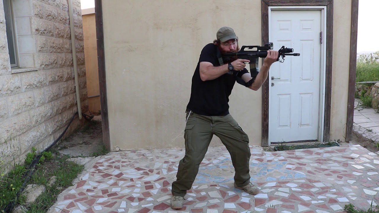 איך לתאם את הרצועה של הנשק?