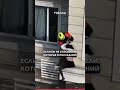 В Казахстане спасли девушку, стоявшую на краю 15-го этажа! В Астане 26-летняя девушка стояла на