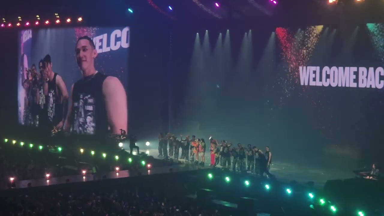 Crush + I Don't Care + Ugly + Go Away + Can't Nobody (메들리) - 2NE1 (250413 WELCOME BACK) ‎⁨@k-mola⁩ 