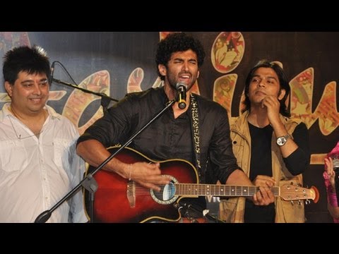 Aashiqui 2 | Sun Raha Hai Live Performance - Aditya Roy Kapur