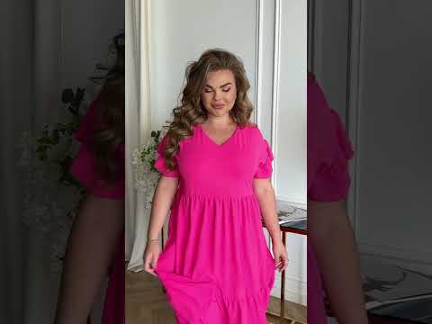 Легка ярусна сукня до колін з V-вирізом та рюшами на коротких рукавах, батал великі розміри, видео 1