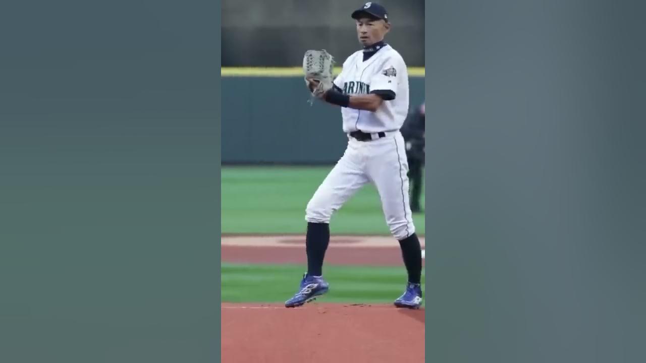 Ichiro Suzuki throws first pitch at Mariners' 2022 Opening Day in Seattle