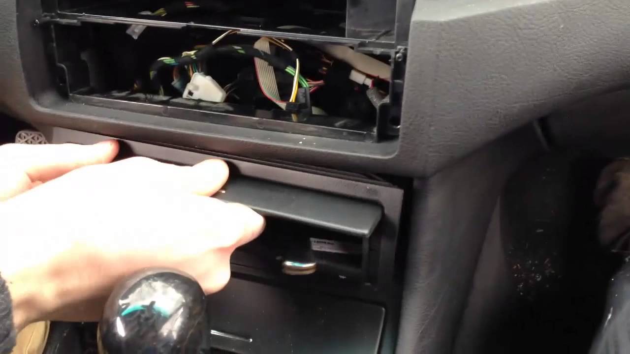 E46 Brillenablage Ausbau /// Spectacles tray Remove /// BIMMERYOURSELF ///  ENG SUBS 