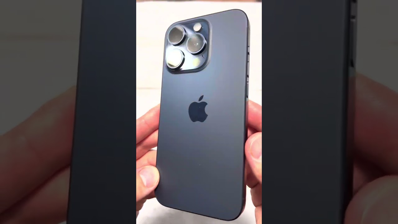 iPhone15 Proのブルーチタニウムが予想以上にカッコイイ