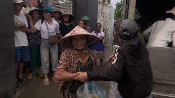 Đoàn Mộ Đức Quảng Ngãi Hỗ Trợ Bà Con Xóm Lẫm