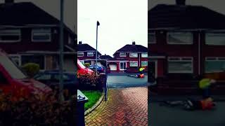 Cyclists runs into Delivery Man😳 #shortvideo