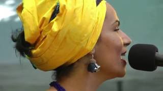 Video thumbnail of "Oum - Taragalte - LIVE at Afrikafestival Hertme 2016"
