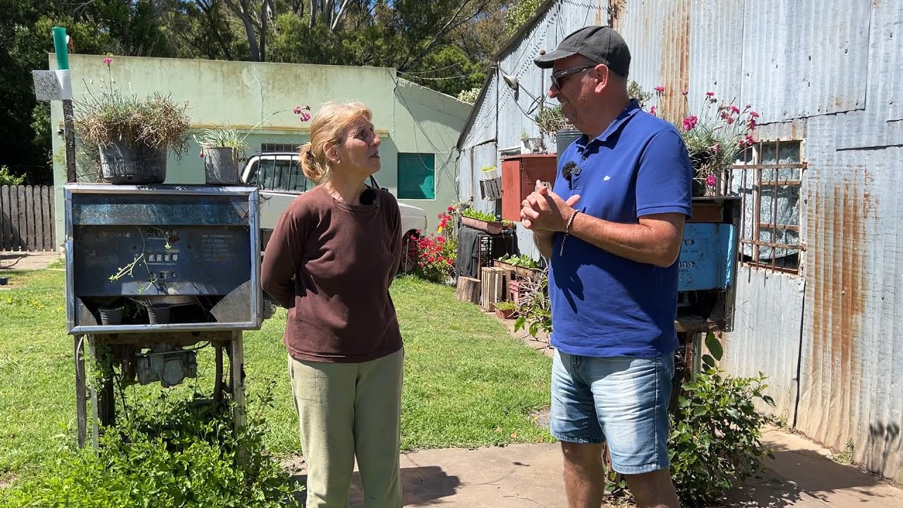 Este pueblo tiene 22 habitantes. El único Almacén funciona en una vieja Estación de Servicio