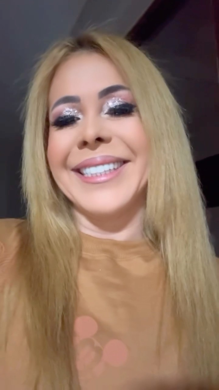 Joelma aparece cantando Passe de Mágica com cabelo escovado