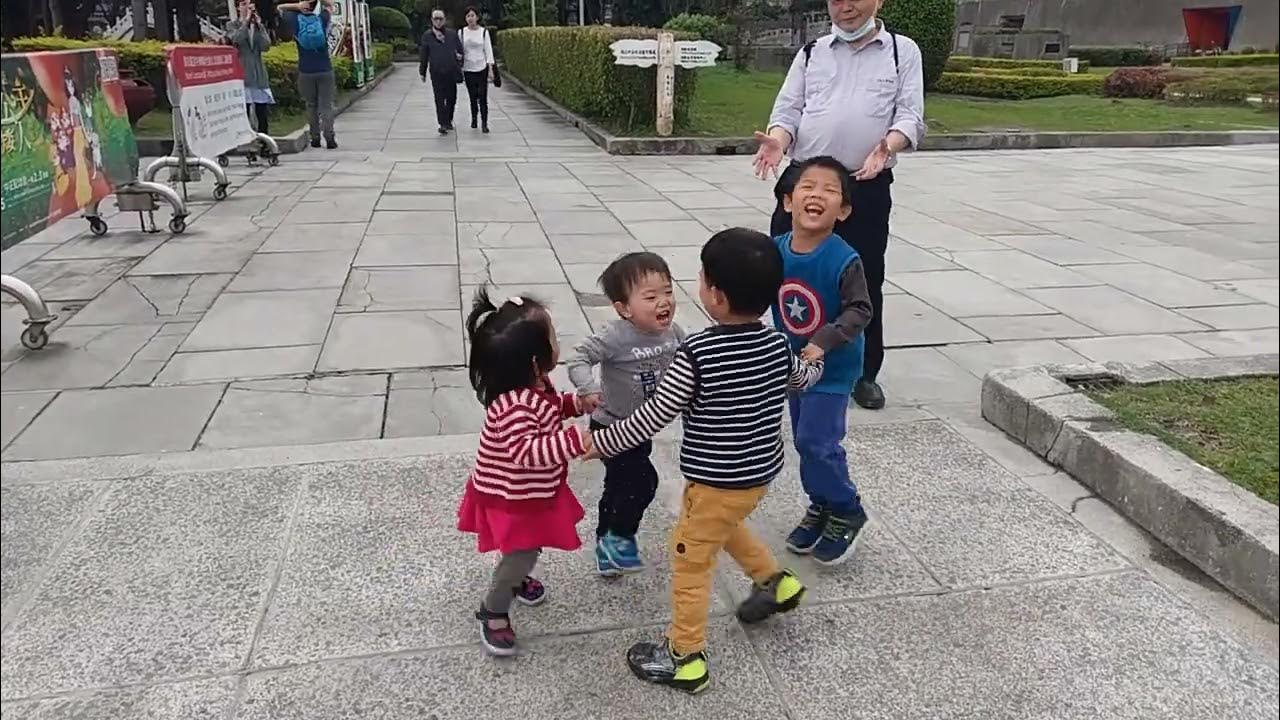 Babies go around in circles YouTube