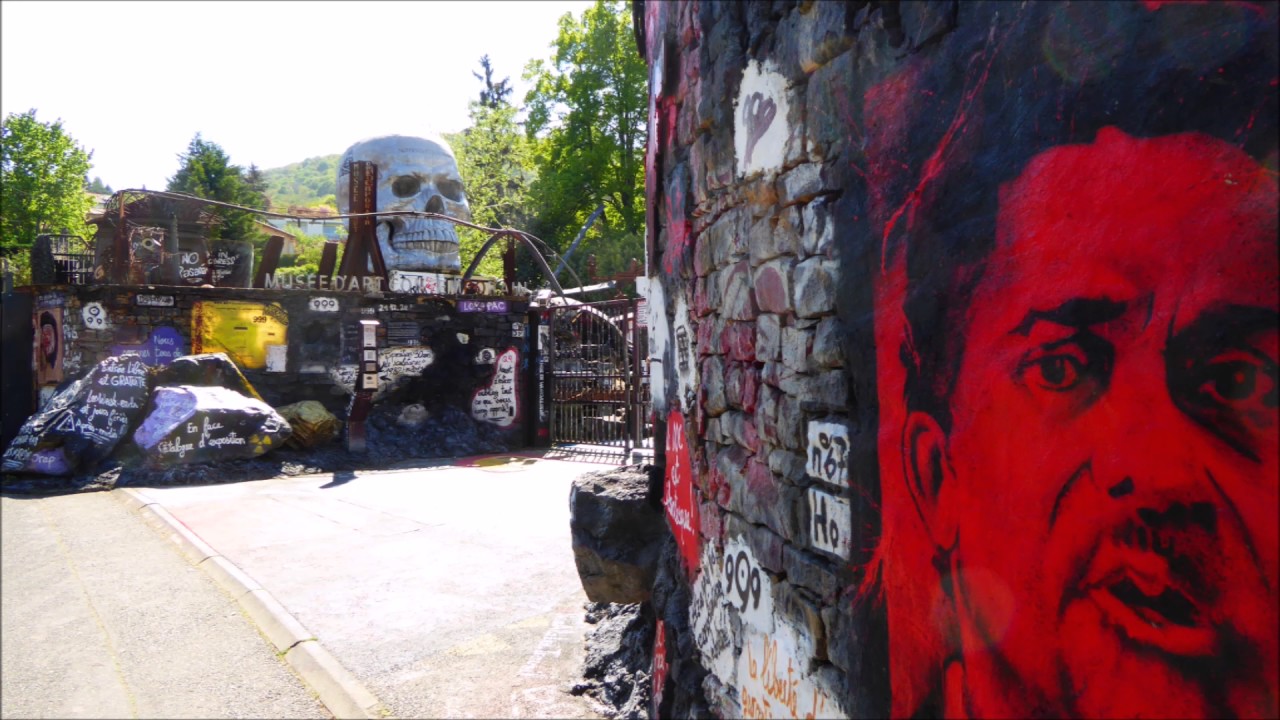 France 69 - Saint-Romain au Mont d'Or - La Maison du chaos