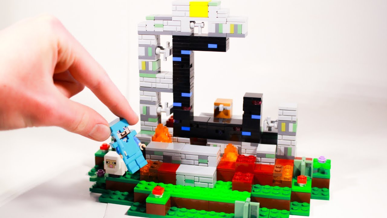 Comment un portail LEGO Minecraft personnalisé se compare-t-il à un  ensemble réel ?