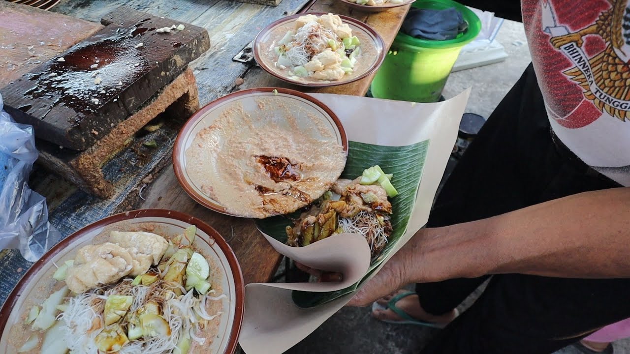 SALAH SATU KETORPAK TERAMAI DI DAERAH MERUYA  INDONESIAN TRADITIONAL FOOD