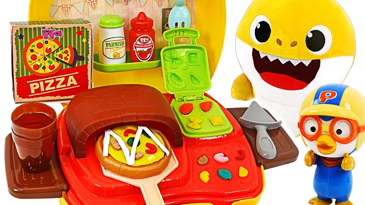 Let's share the pizza that baby shark make with friends! 