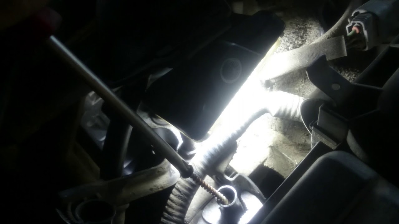 6. Как вытащить щуп. Извлечь сломанный щуп из двигателя. Щуп в поддон мазда 3. Щуп вариатора ниссан х-трейл т32.