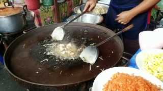 How to Make Pad Thai : Most Famouse Thai Street Food in Bangkok, Thailand