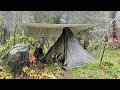 Camper sous la pluie torrentielle  repas de palais aux ufs