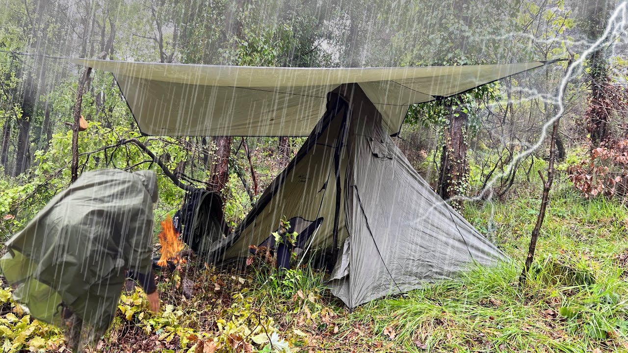 Кемпинг под проливным дождем - Дворцовый ужин с Пастрами